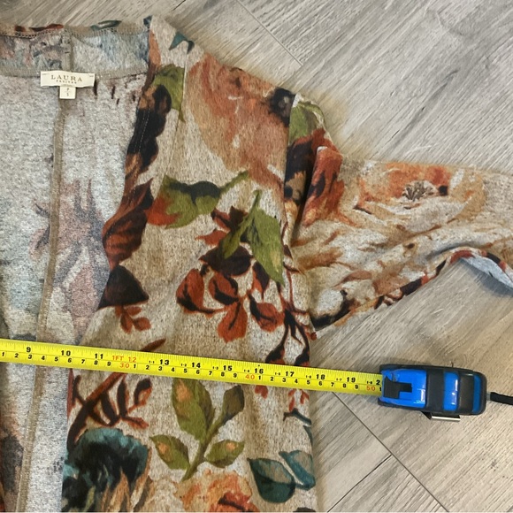 Laura’s Long Fall Floral Super Soft Open duster with side slits . . - Picture 4 of 6